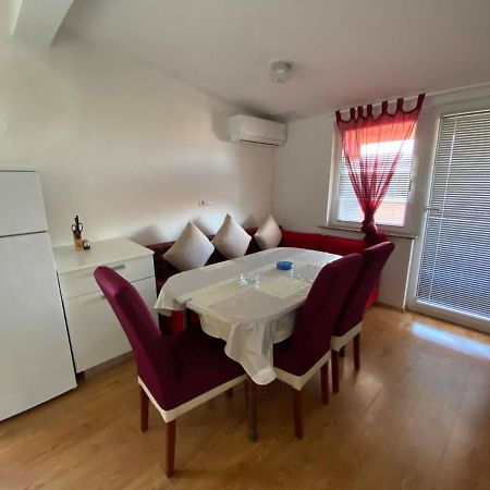 נין Renic Apartments מראה חיצוני תמונה